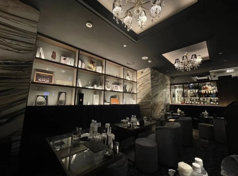 銀座セブンティセブン（Seventy Seven）の店内