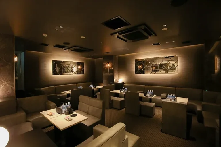 北新地 CLUB NILS（ニルス）の店内