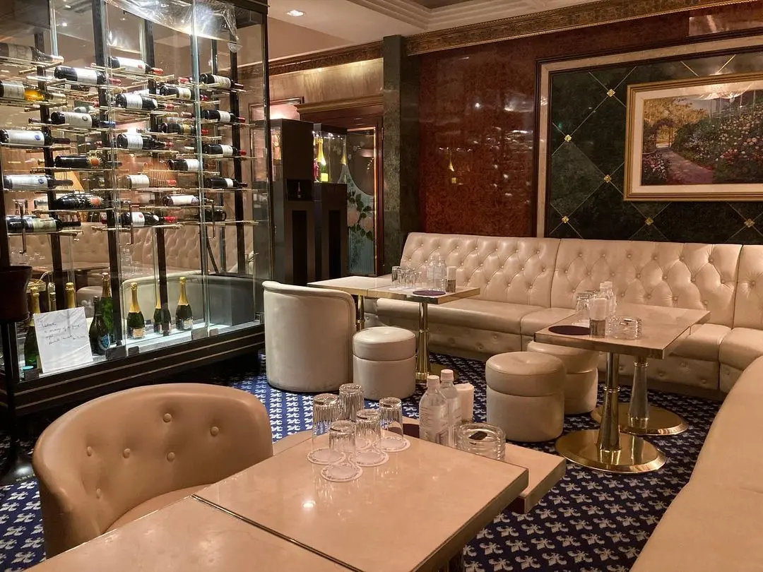 ロイヤルガーデン店内画像