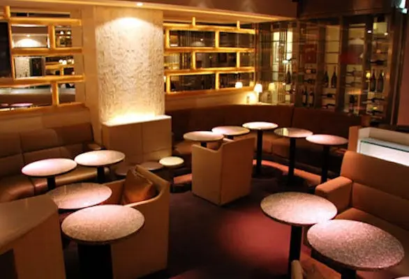 銀座バッド店内画像