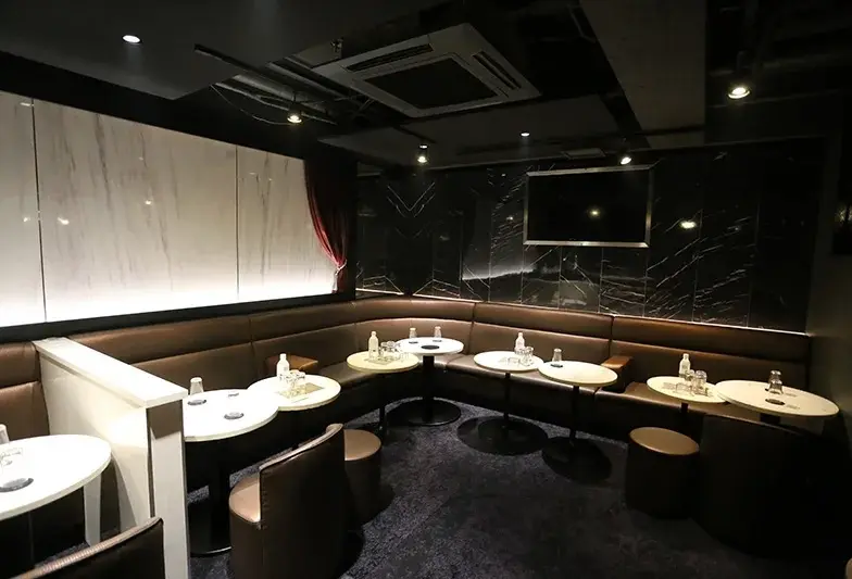 上野バチェラー店内画像