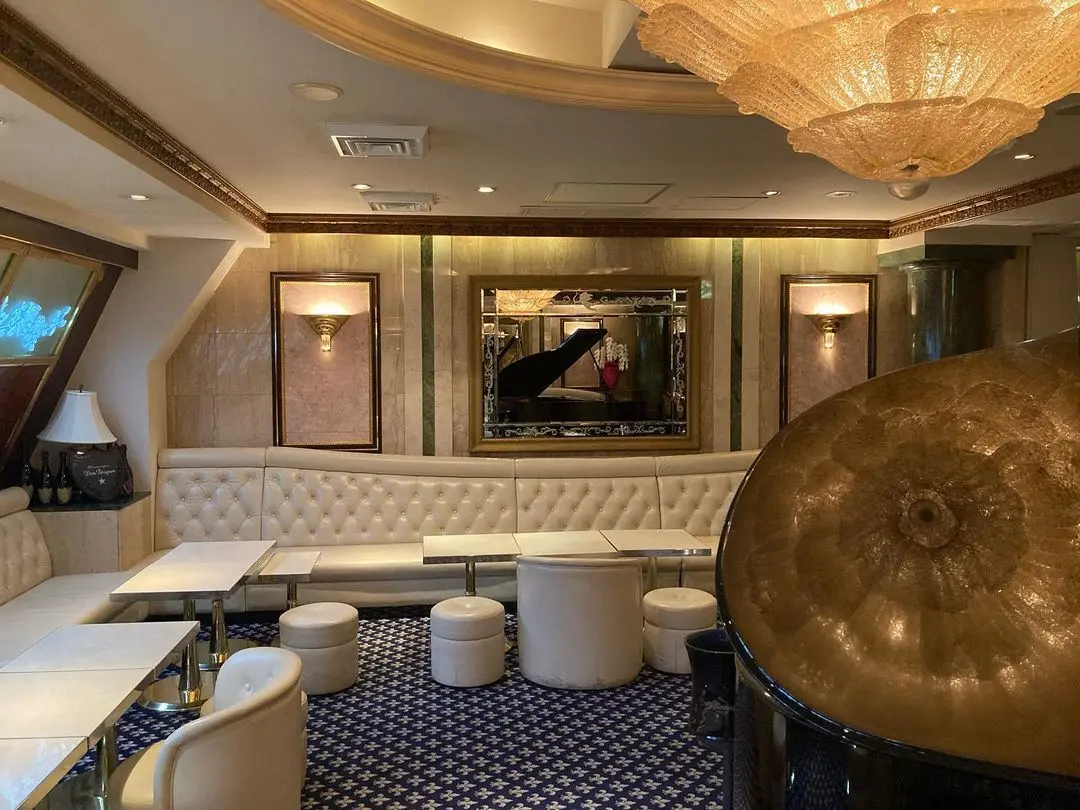 ロイヤルガーデン店内画像