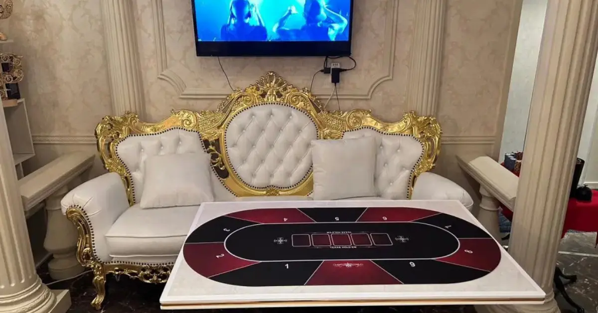 {恵比寿 ウィンラウンジ(wynn lounge)}のメインフロアをテーブル側から撮影した店内内装