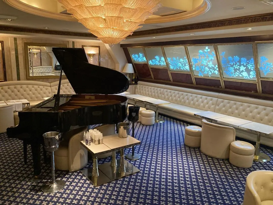 ロイヤルガーデン店内画像