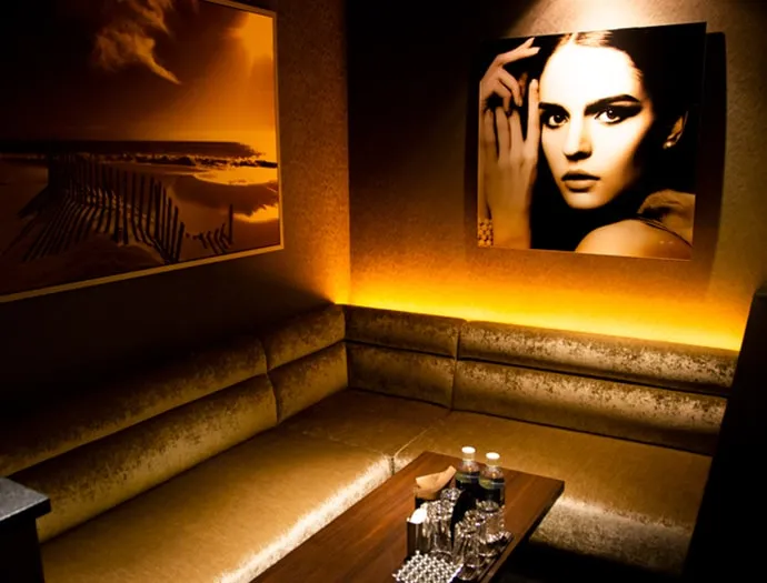 調布オブロングラウンジ 店内写真