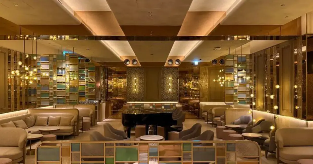 ｛神楽坂 蝶蝶（チョウチョウ）｝のメインフロアを撮影した店内内装