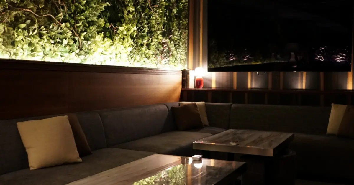 ｛神田 カメリアビアンコ （camelia bianco）｝の個室VIPルーム 店内内装