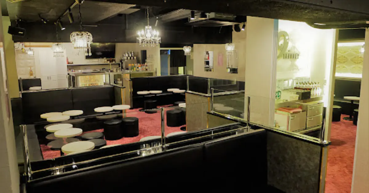 門前仲町のメインフロア 店内内装 通路側から撮影