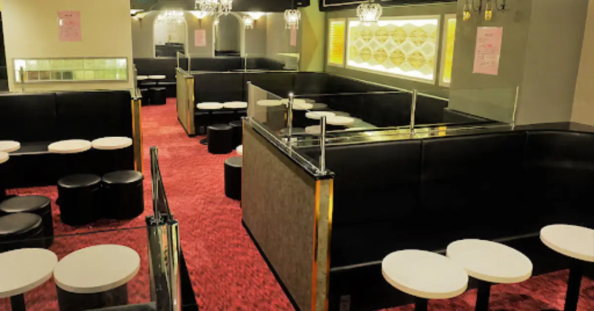 門前仲町のメインフロア 店内内装 ソファ側から撮影