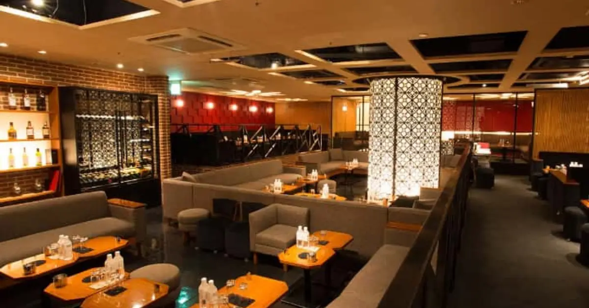 新宿歌舞伎町 アジアンクラブ(azian club)のメインフロアを撮影した店内内装
