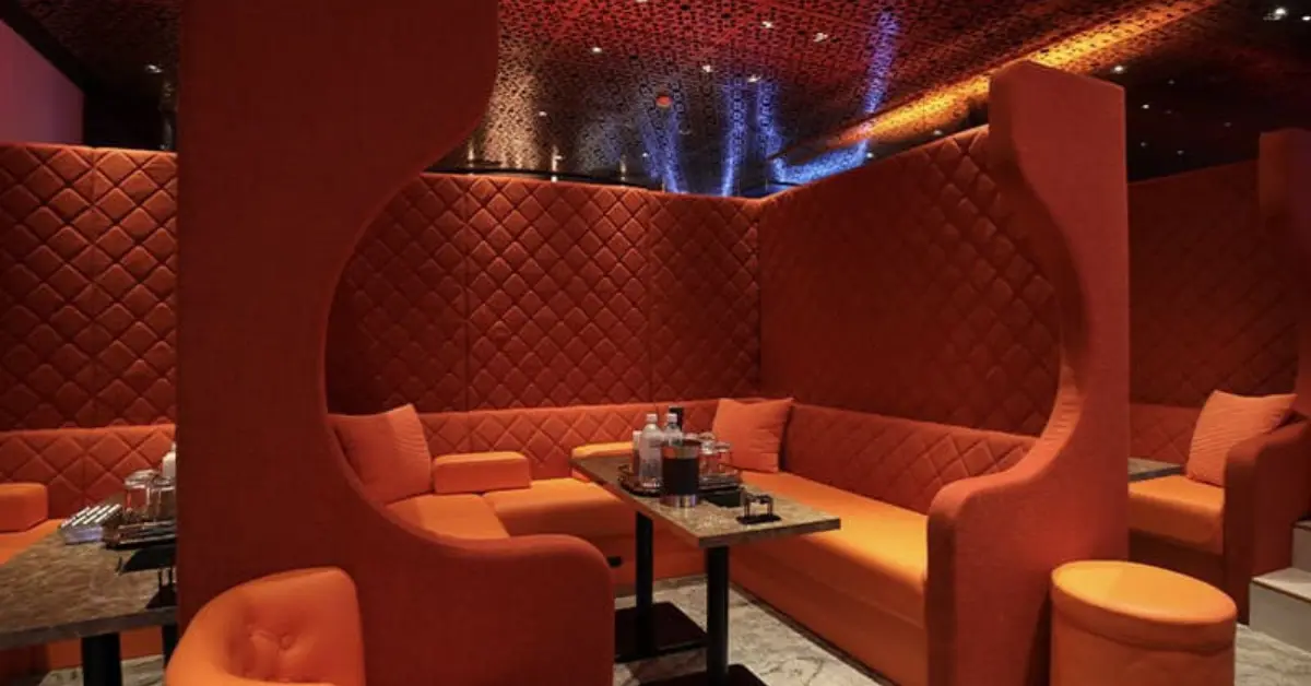 新宿歌舞伎町ドンフィンのメインフロア（店内内装・テーブル側から撮影） - キャバクラ体入求人