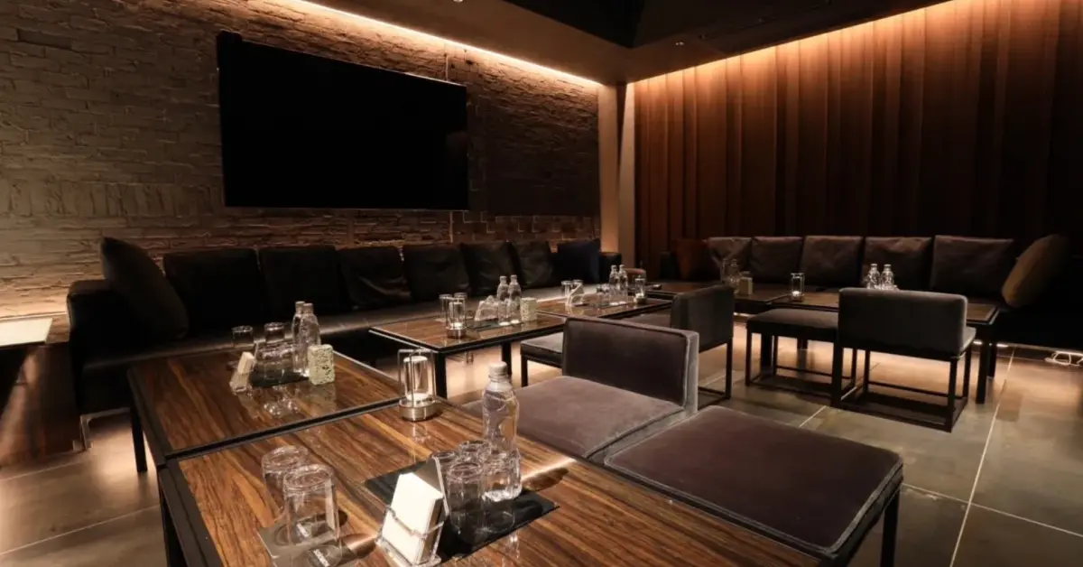 新宿歌舞伎町ソロモンのメインフロア(店内内装) - キャバクラ体入求人