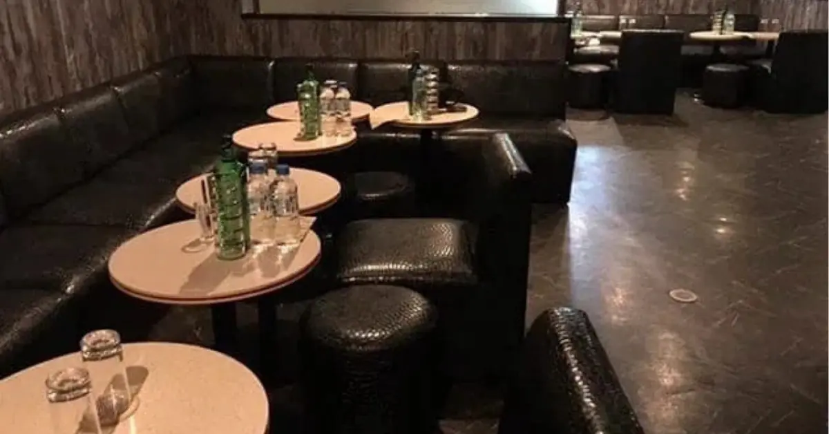 千葉富士見町トゥエルブのメインフロア（店内内装・テーブル側から撮影） - キャバクラ体入バイト求人