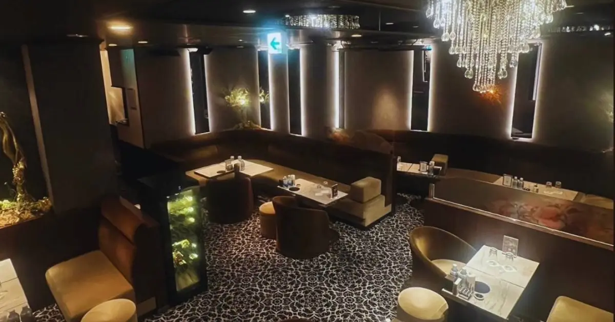 ｛銀座 コーテリー（coterie）｝のメインフロアを撮影した店内内装