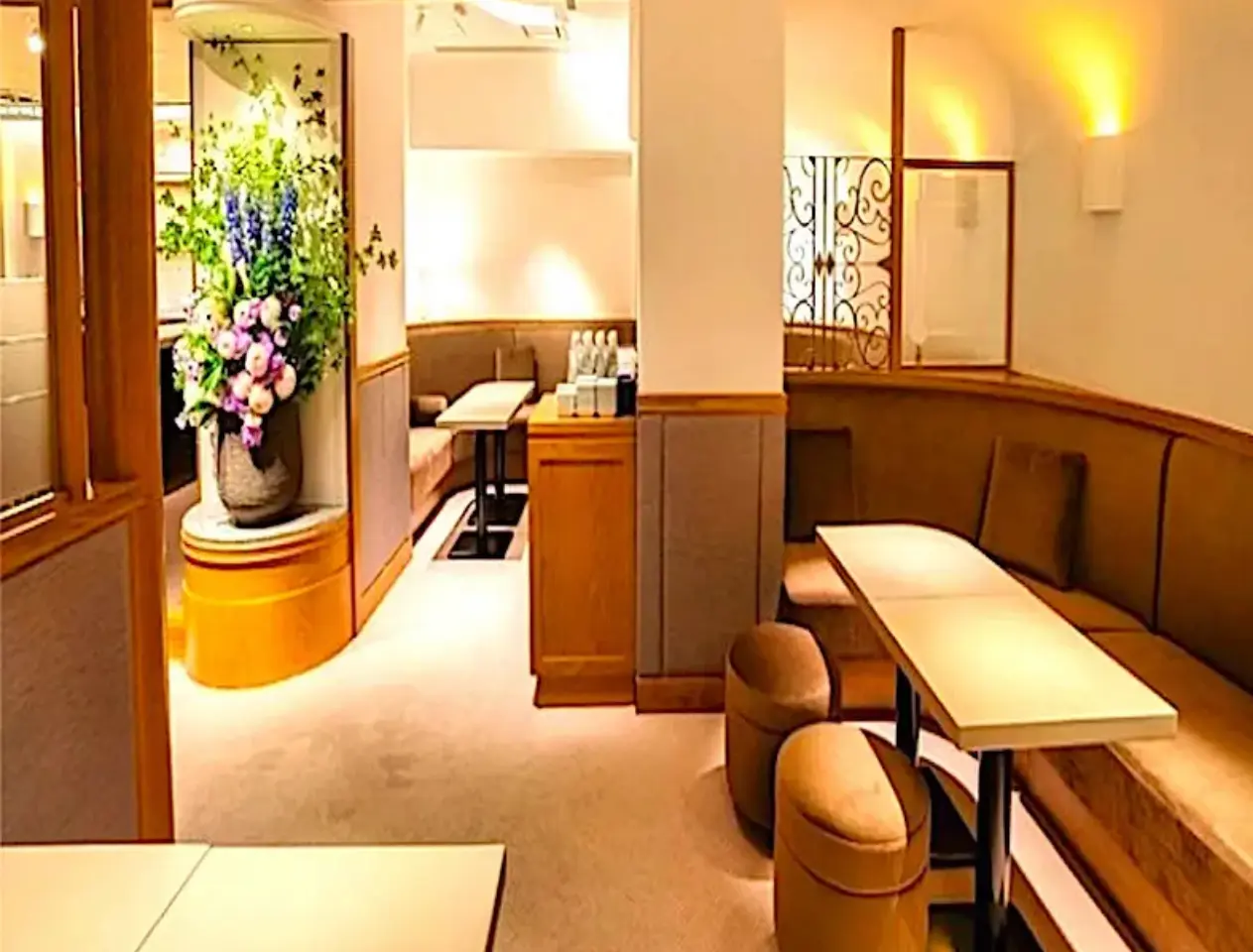 銀座サロン・ド・ムッシュ店内写真