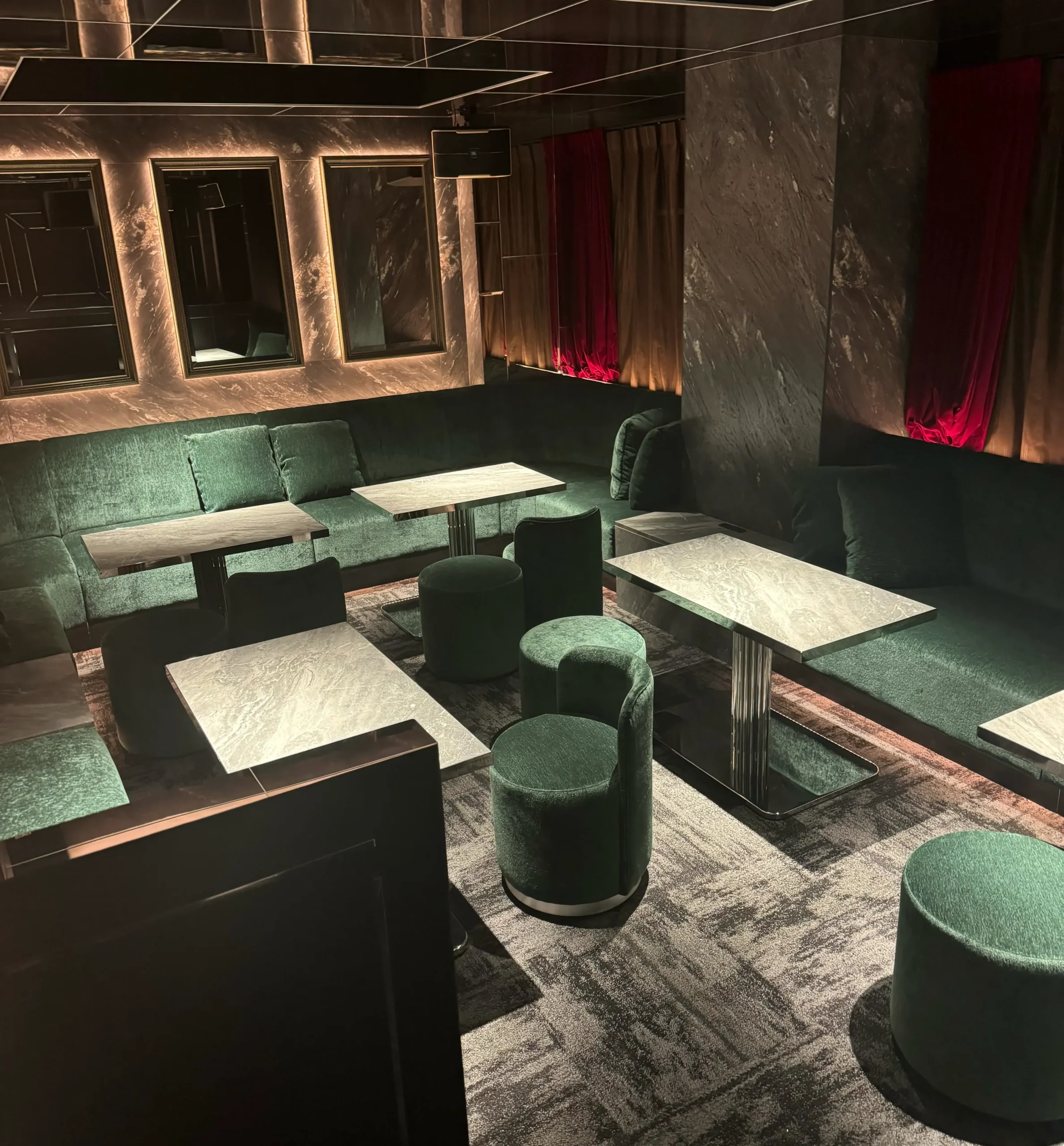 ルチェスターラウンジ店内画像