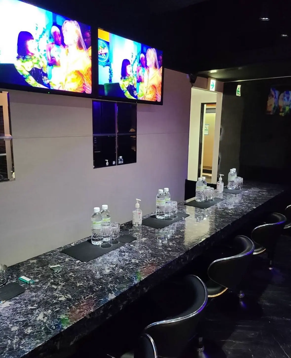 上野人魚姫店内画像