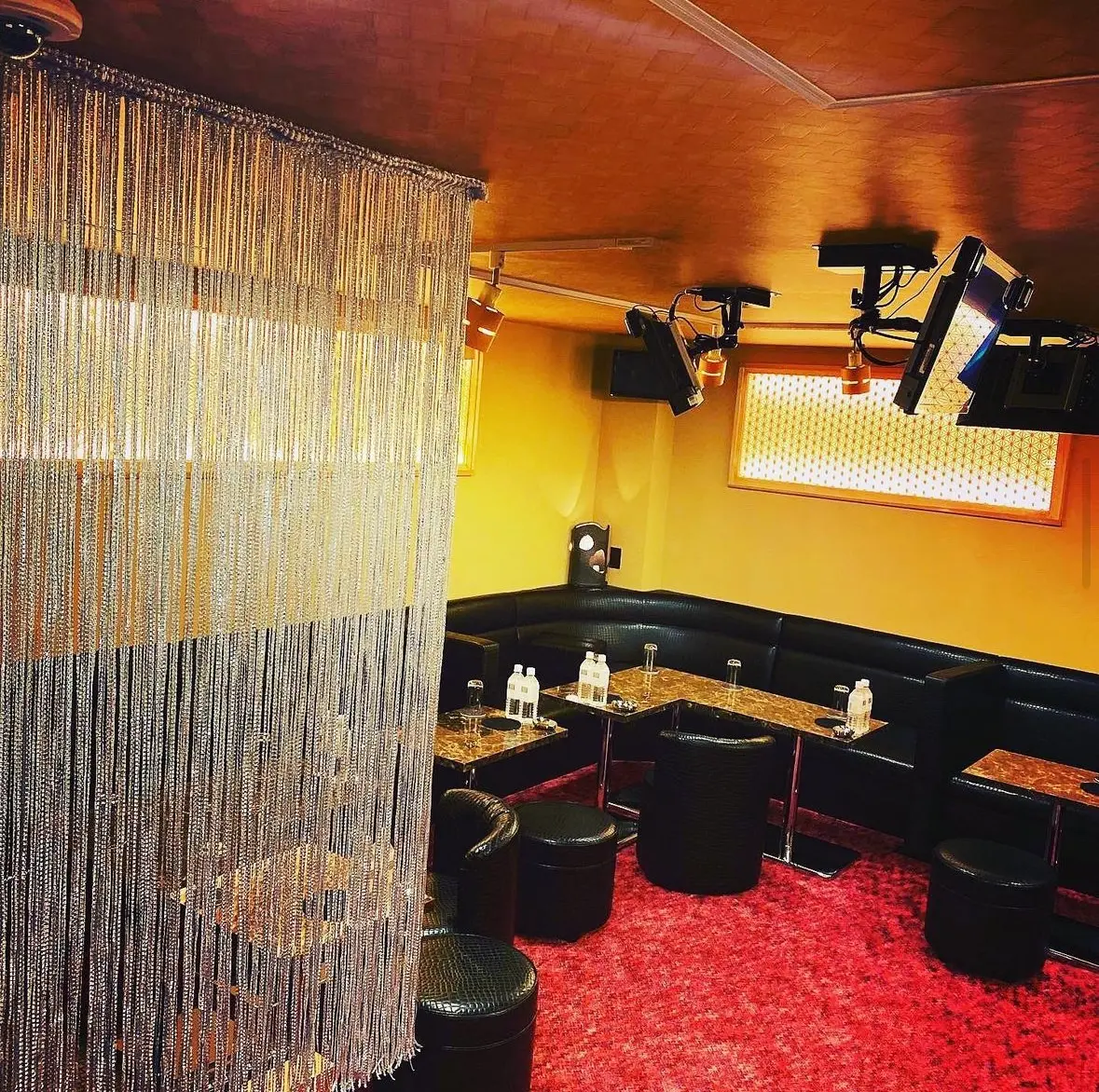 上野レイ店内画像