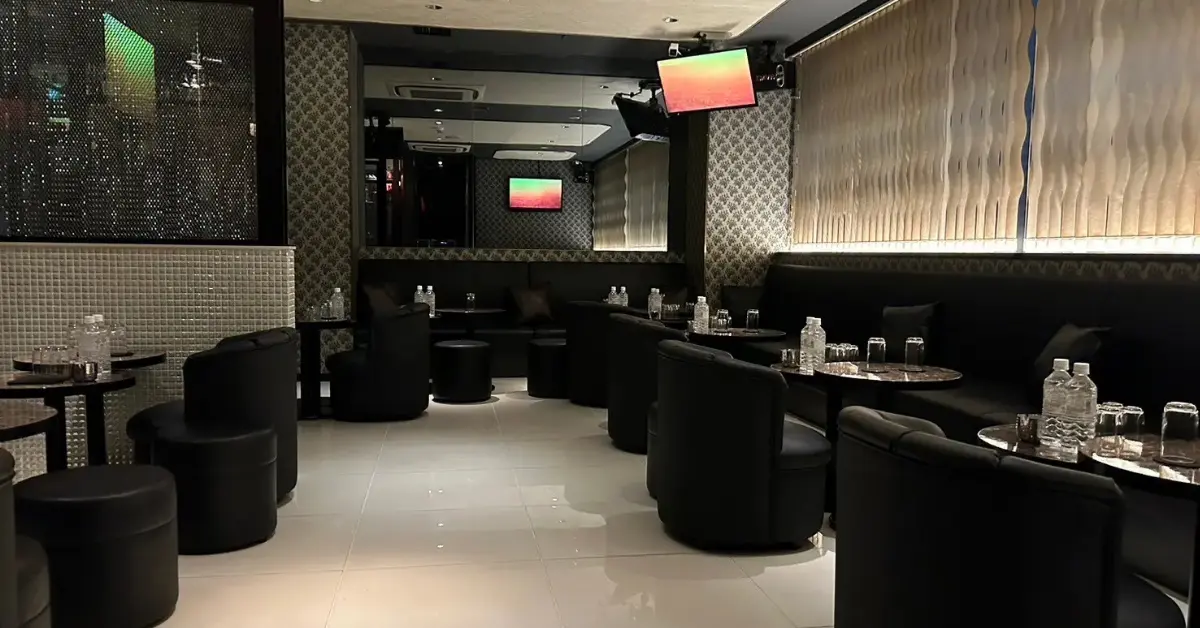 上野 ボンド（BOND）のメインフロアを撮影した店内内装