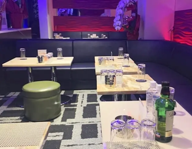 上野小鳥遊店内画像