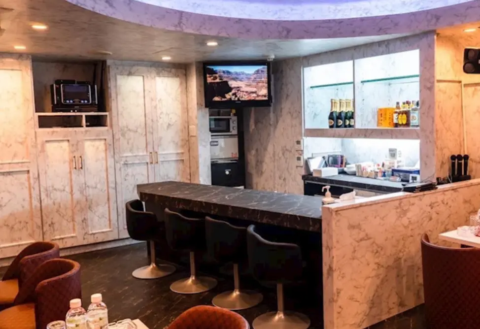 上野ニコ 店内写真