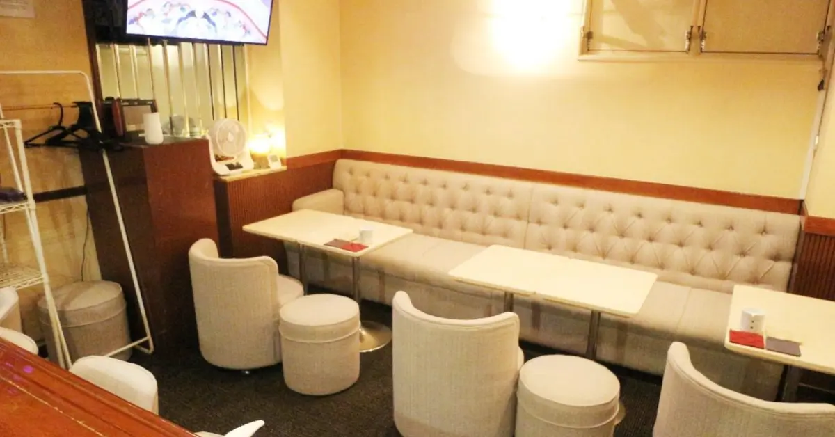 銀座ワイエーティー 店内写真