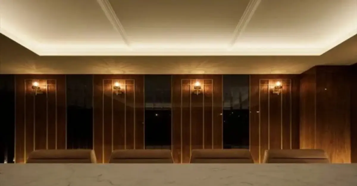 ｛神楽坂 辰巳（タツミ）｝のカウンター席を撮影した店内内装