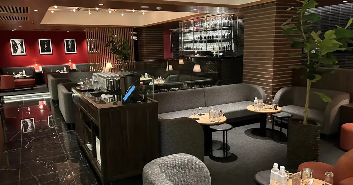 新宿歌舞伎町 ジェントルマンズクラブ（Gentleman's club）のメインフロアを撮影した店内内装