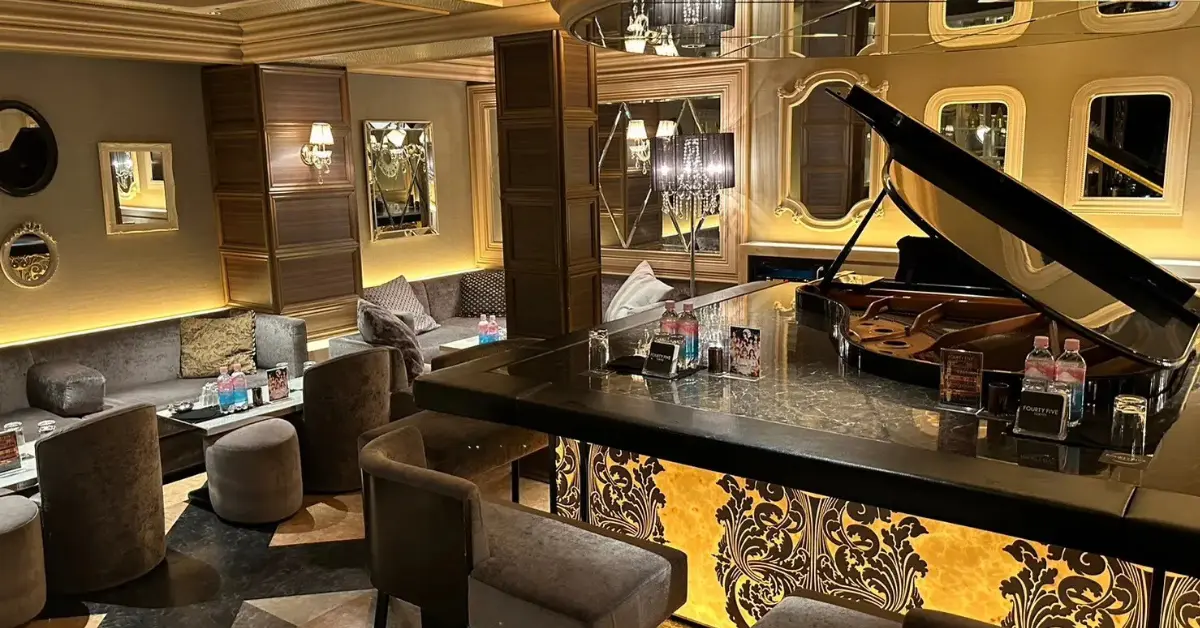 新宿フォーティーファイブのメインフロア（店内内装）-キャバクラ体入求人