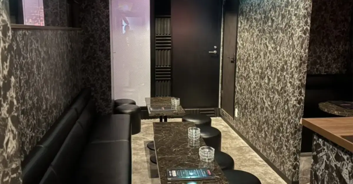 上野ソニョのメインフロア（店内内装）-ガールズバー体入求人