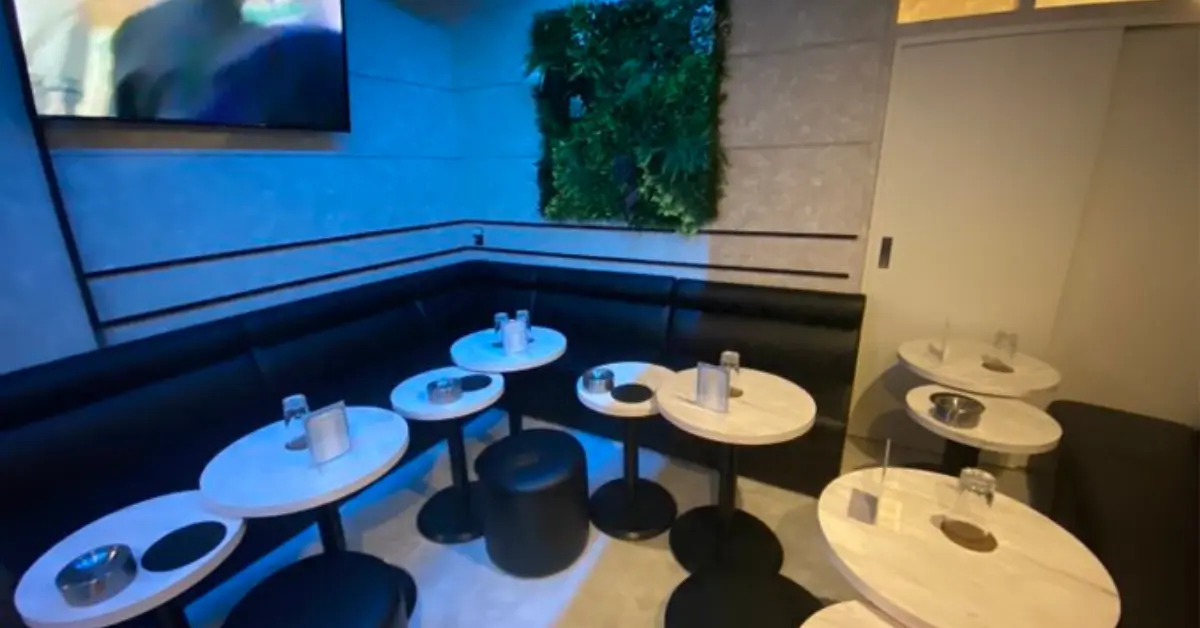 上野リビアンのメインフロア（店内内装）-ガールズラウンジ体入求人