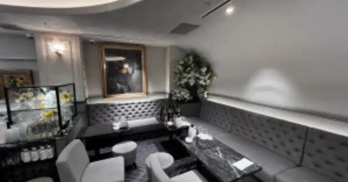 銀座ラリックのセカンドメインフロア（店内内装・テーブル側から撮影）