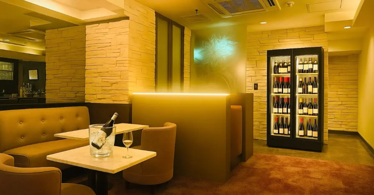 銀座アンサンブルのメインフロア（店内内装. ソファ側から撮影） - ニュークラブ体入求人