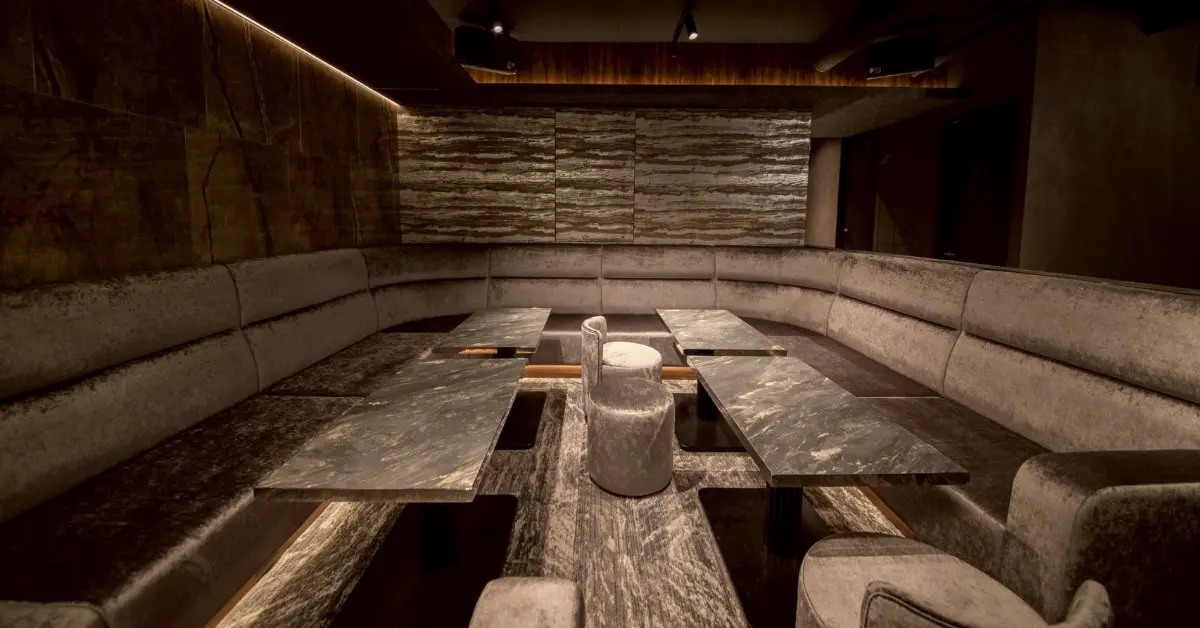 品川マーキュリーのメインフロア（入り口側から撮影） - キャバクラ体入求人