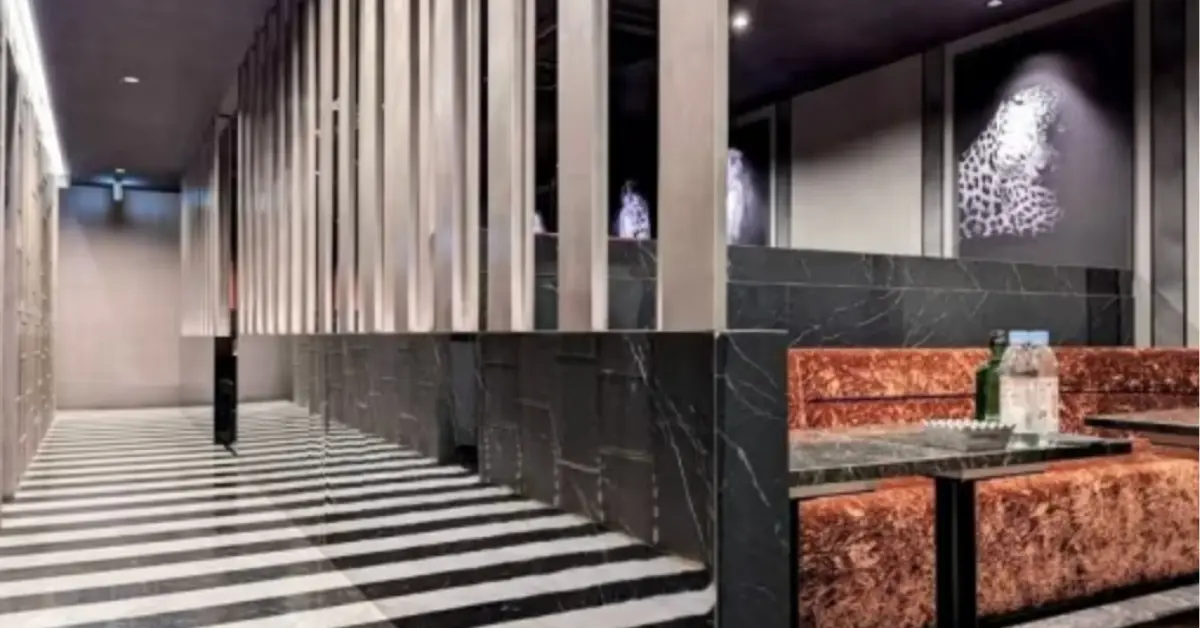 千葉富士見町セバスチャンの通常フロア（店内内装・通路側から撮影）