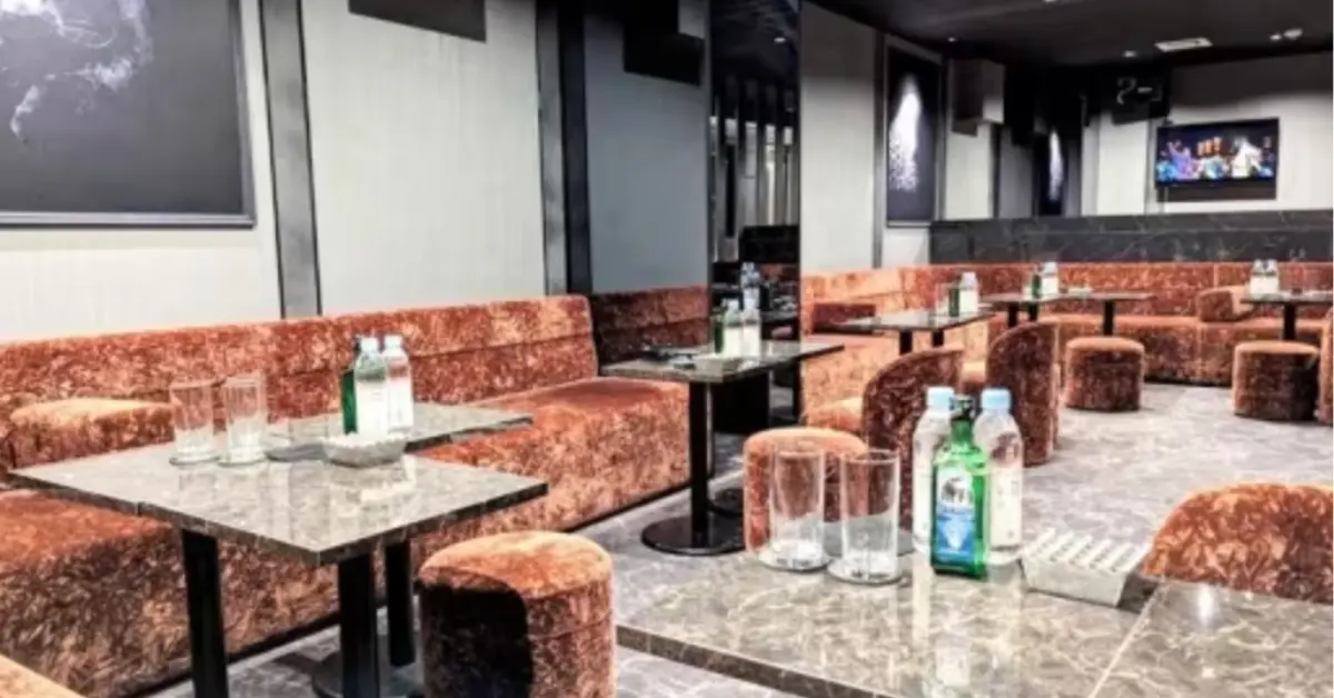 千葉富士見町セバスチャンの通常フロア（店内内装・テーブル側から撮影）