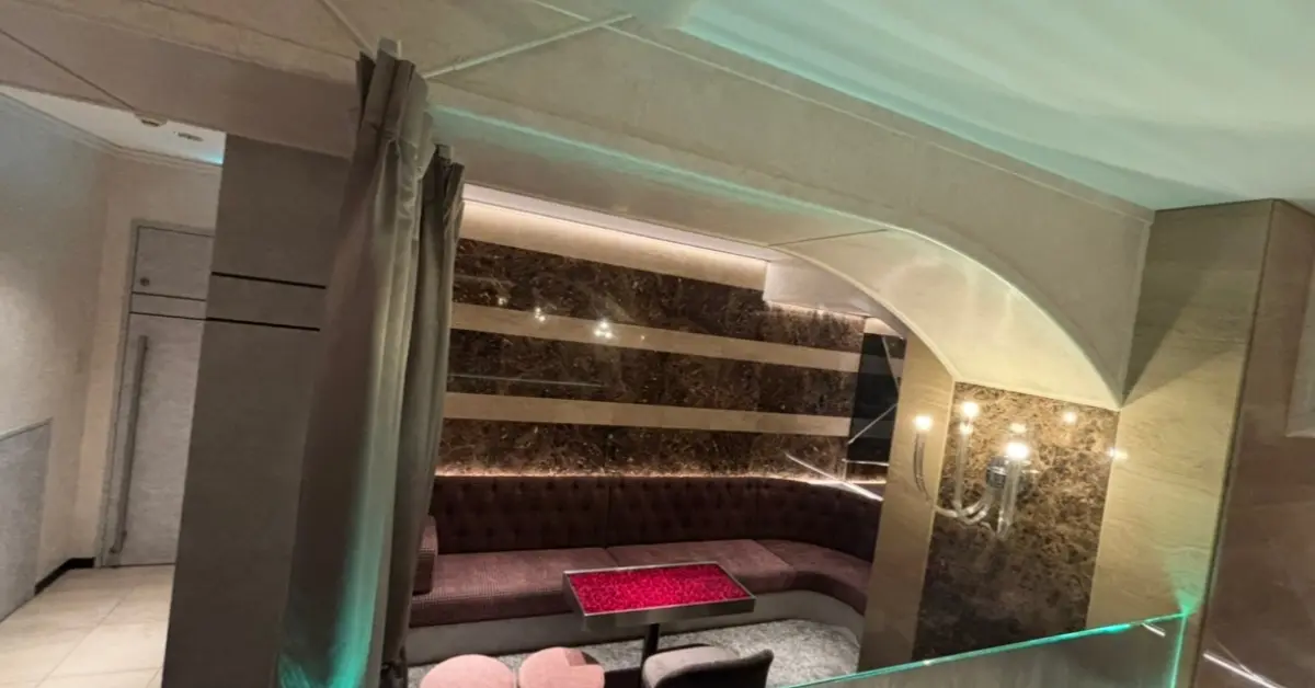 銀座カステロのメインフロア(店内内装・カウンター側から撮影) - ラウンジ体入求人