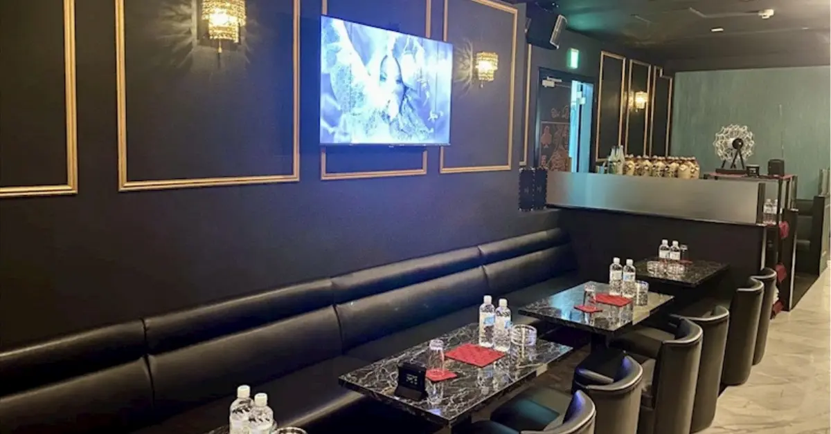 千葉富士見町バズクラブのメインフロア（店内内装・テーブル側から撮影） - キャバクラ体入バイト求人