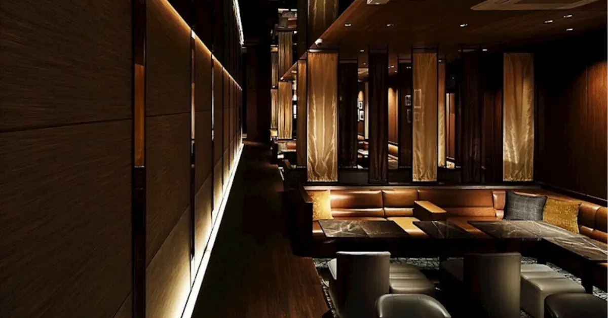 津田沼家忘のメインフロア (店内内装・通路から撮影) - キャバクラ体入バイト求人