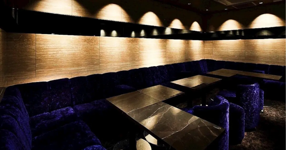 津田沼家忘のメインフロア (店内内装・角席撮影) - キャバクラ体入バイト求人