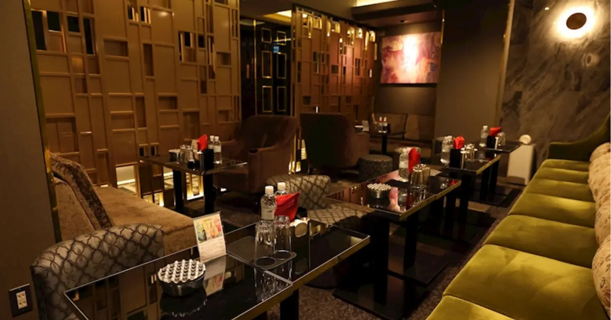 松戸テミスのメインフロア（店内内装・角から撮影） - キャバクラ体入バイト求人