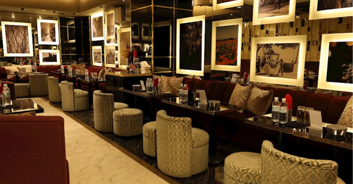 松戸テミスのメインフロア（店内内装 通路） - キャバクラ体入バイト求人