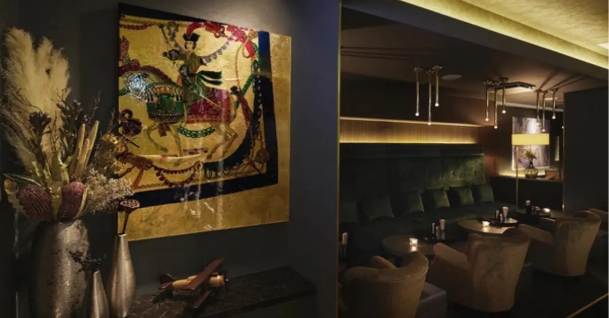 松戸＋アップステアーズ＋メインフロア 店内内装＋入り口から撮影