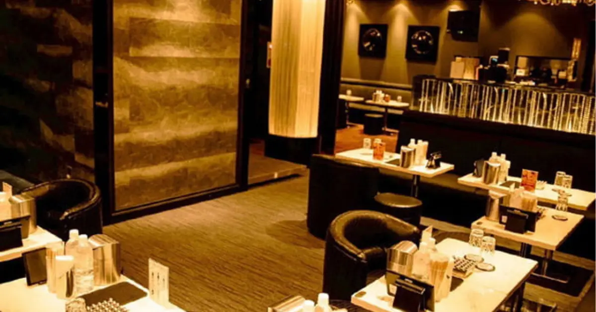 西船橋＋フクロウ＋メインフロア 店内内装