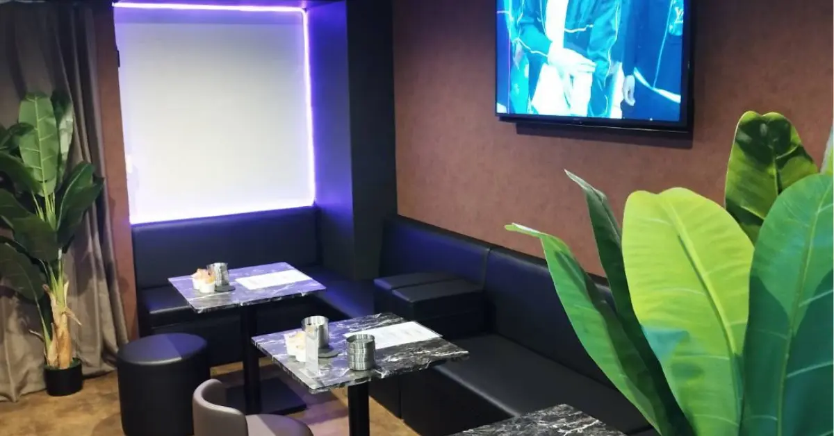 新小岩ノーティーのメインフロア画像 テーブル側から撮影 店内内装 キャバクラ体入求人