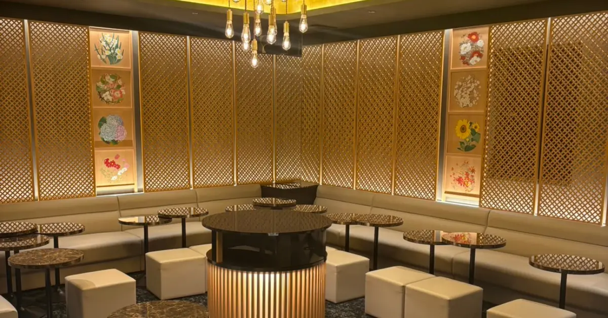 上野百花繚乱のメインフロア（店内内装）