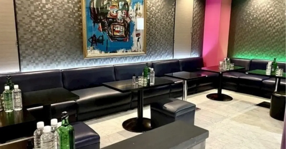 千葉みゆき通りクレヨンのメインフロア 店内内装+通路側から撮影