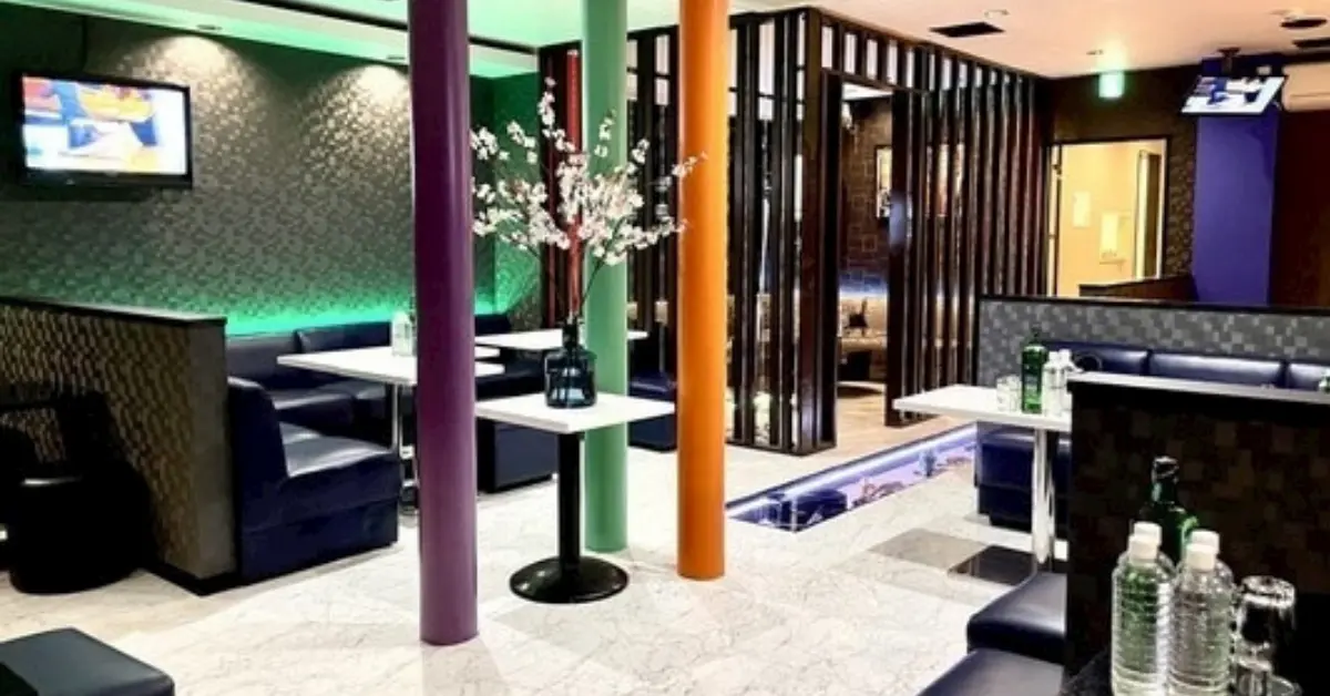 千葉みゆき通りクレヨンのメインフロア 店内内装