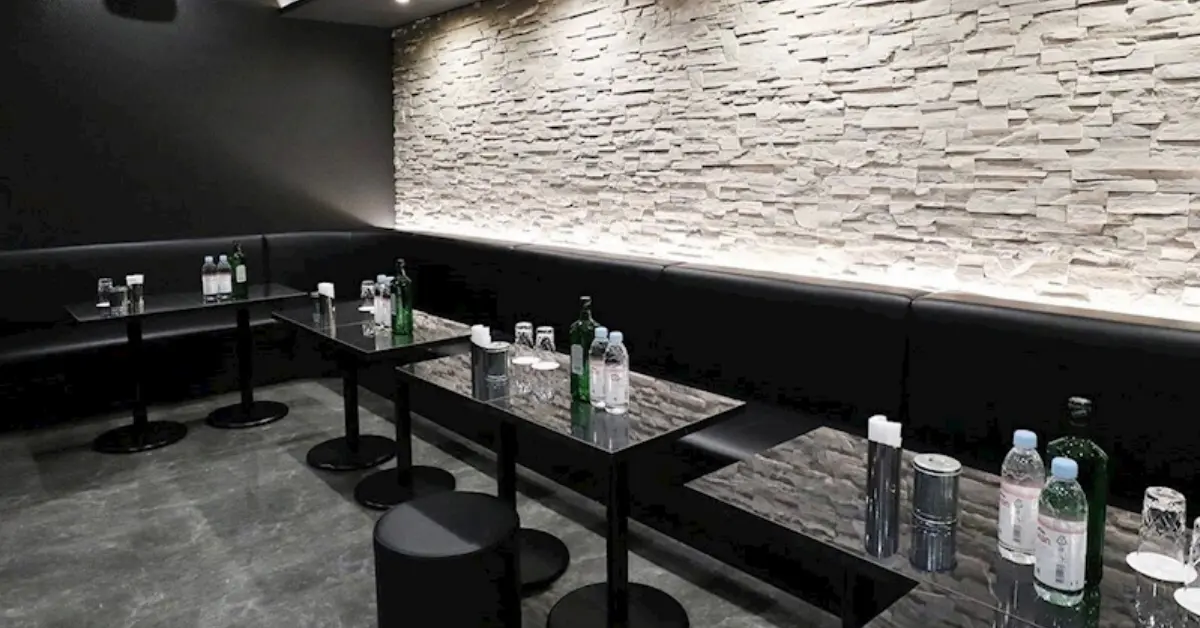 船橋ベラージオのメインフロア 店内内装+テーブル側から撮影