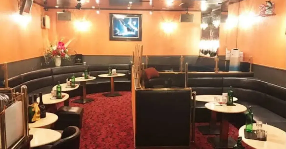 船橋トゥルースのメインフロア 店内内装 ＋通路側から撮影